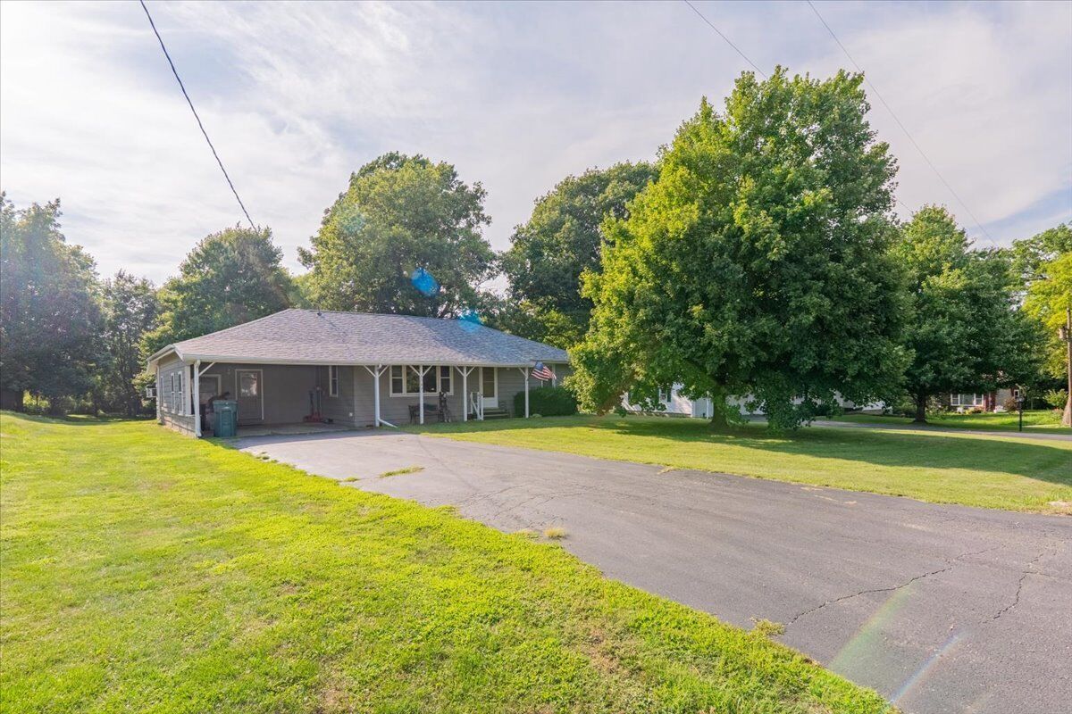 Property Photo: 5547 Stone Road IL 61727