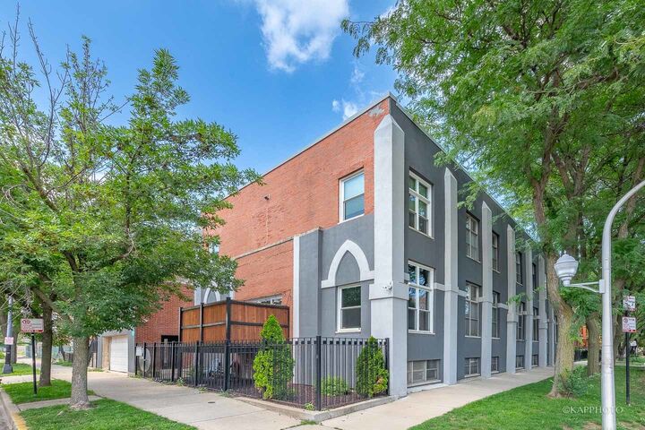 Property Photo:  2334 W Polk Street 2  IL 60612 