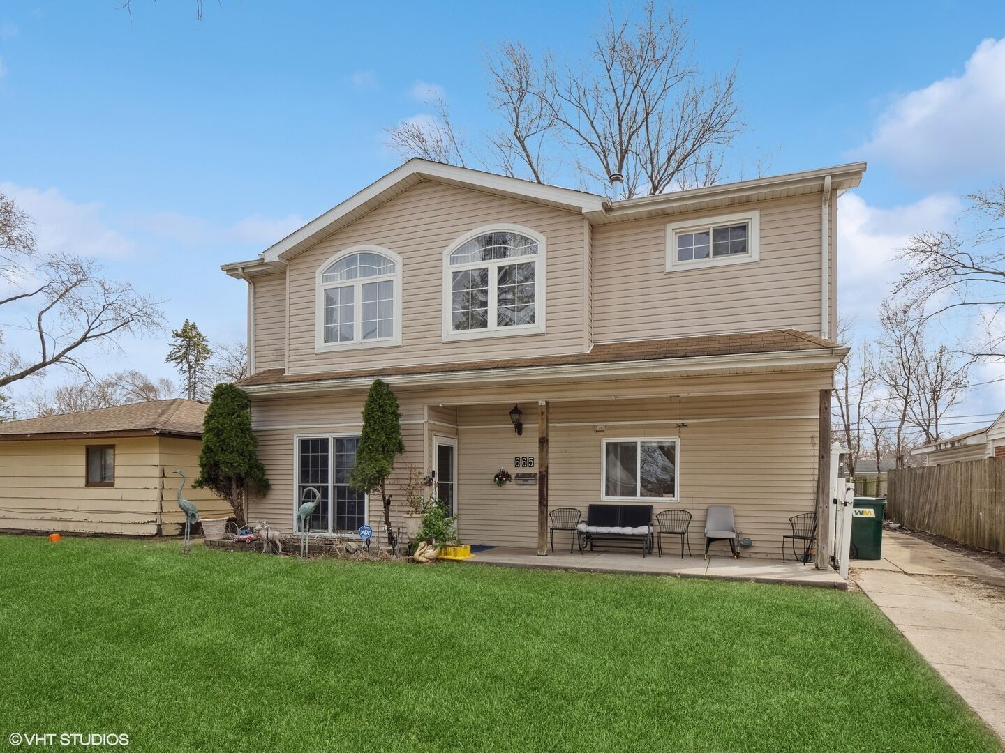 Property Photo:  665 Cindy Lane  IL 60090 