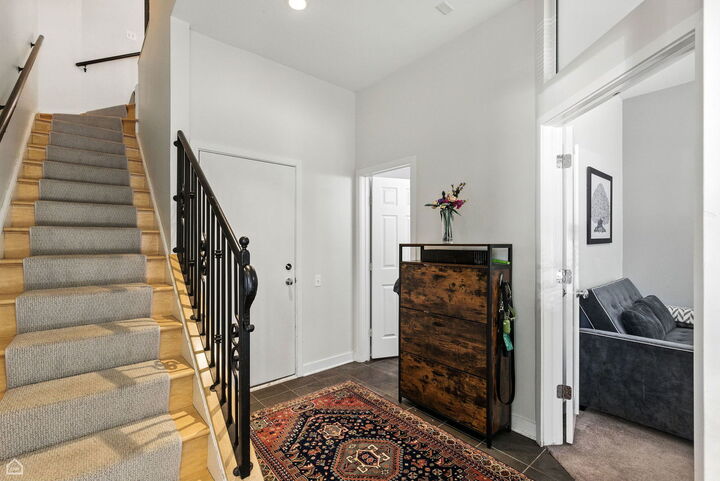 Property Photo: 1258 W Cottage Place IL 60607