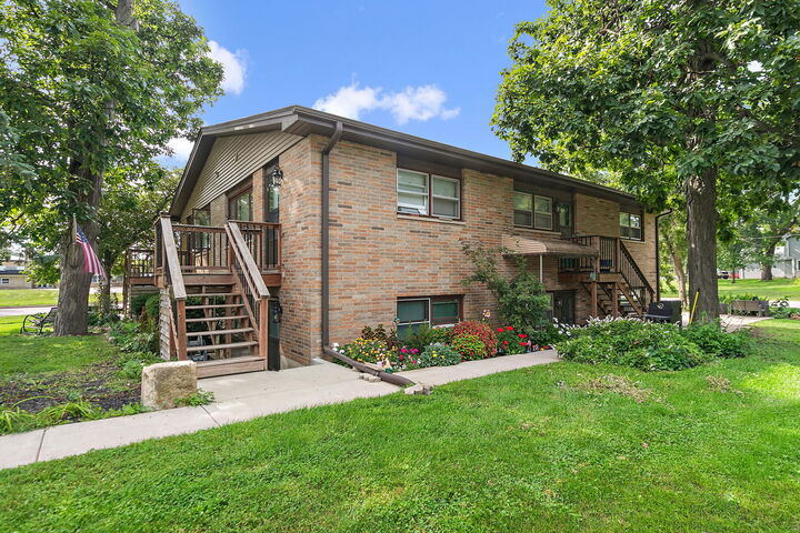 Property Photo:  104 E High Avenue  IL 60140 