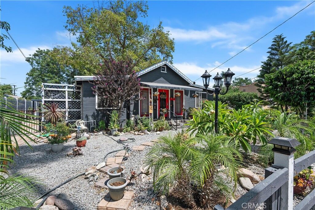 Property Photo:  3747 Farnham Place  CA 92503 