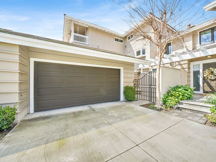 Property Photo: 4 Lakeview CA 92604