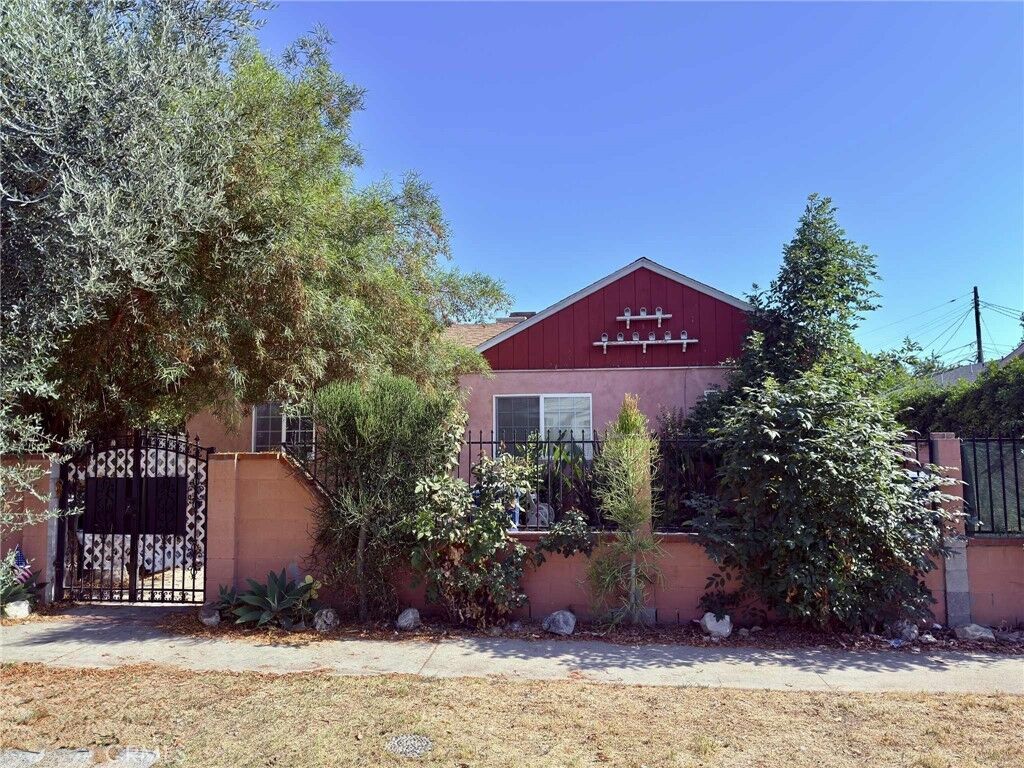 Property Photo:  18536 Sunburst Street  CA 91324 
