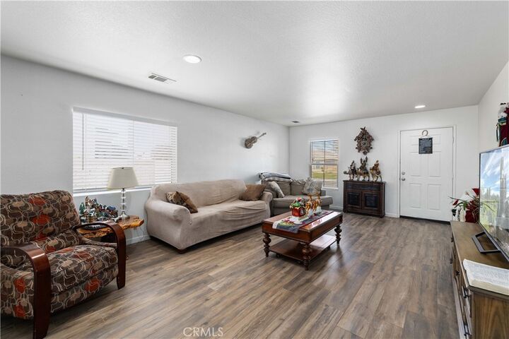 Property Photo:  1810 E Jenner Street  CA 93535 