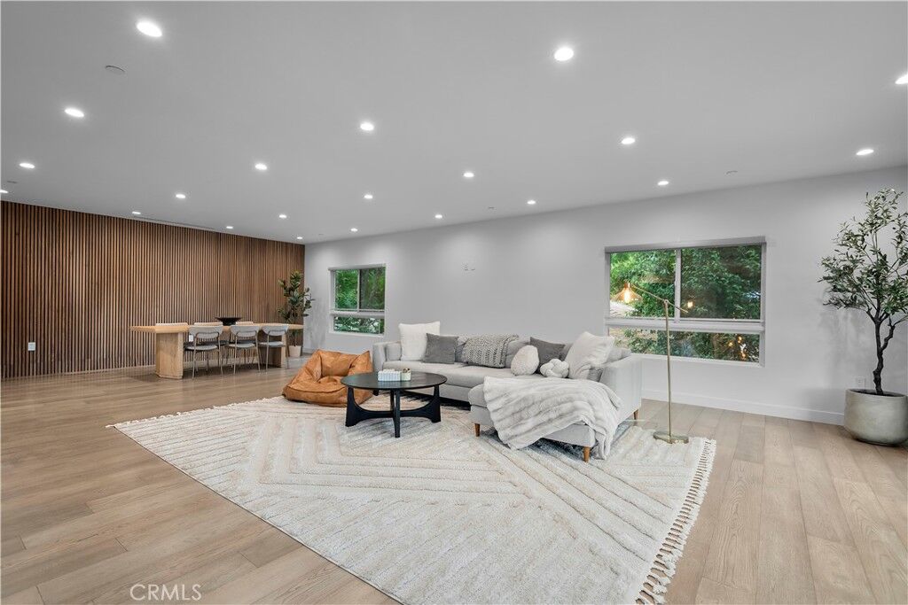 Property Photo:  14157 Tiara Street 101  CA 91401 