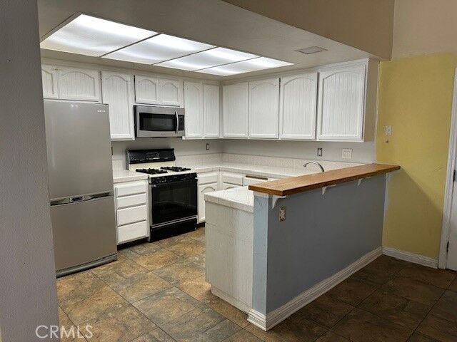 Property Photo: 76 Ilex Drive CA 91320