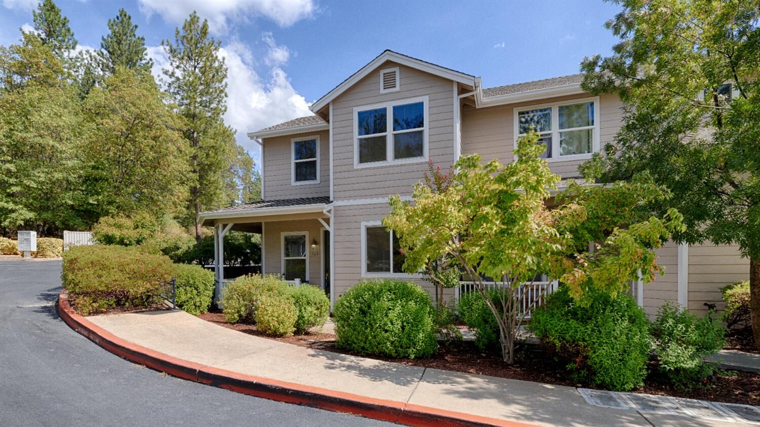Property Photo: 127 Ironhorse Pl CA 95945
