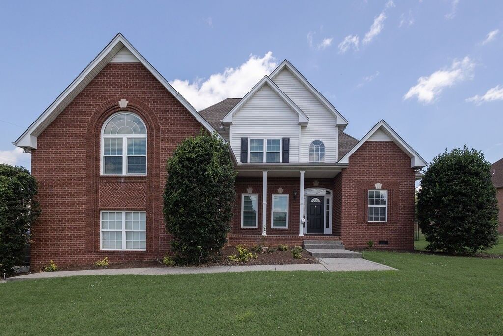 Property Photo:  100 Strathmore Ct  TN 37075 