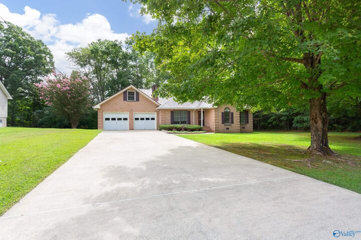 Property Photo: 124 Mountain Creek Drive AL 35901