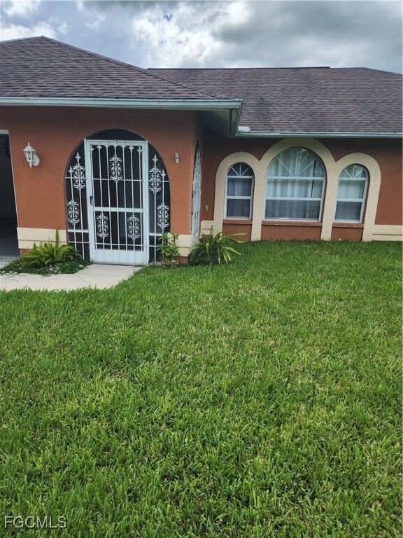Property Photo:  554 Empire Avenue S  FL 33974 