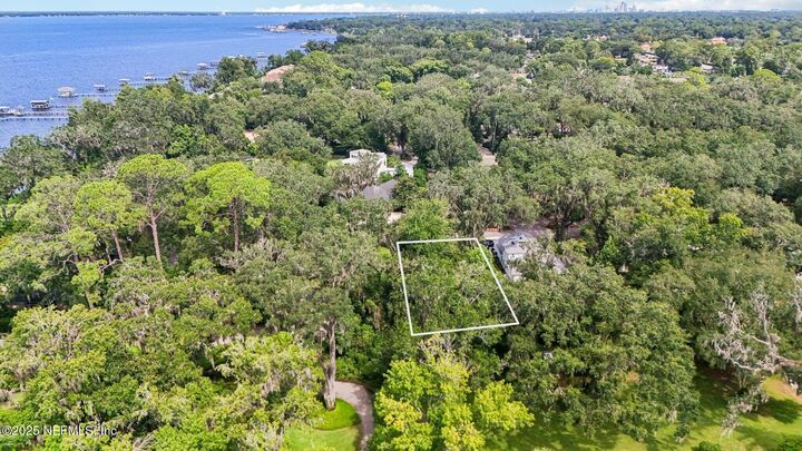 Property Photo:  2222 Sedgwick Place  FL 32217 