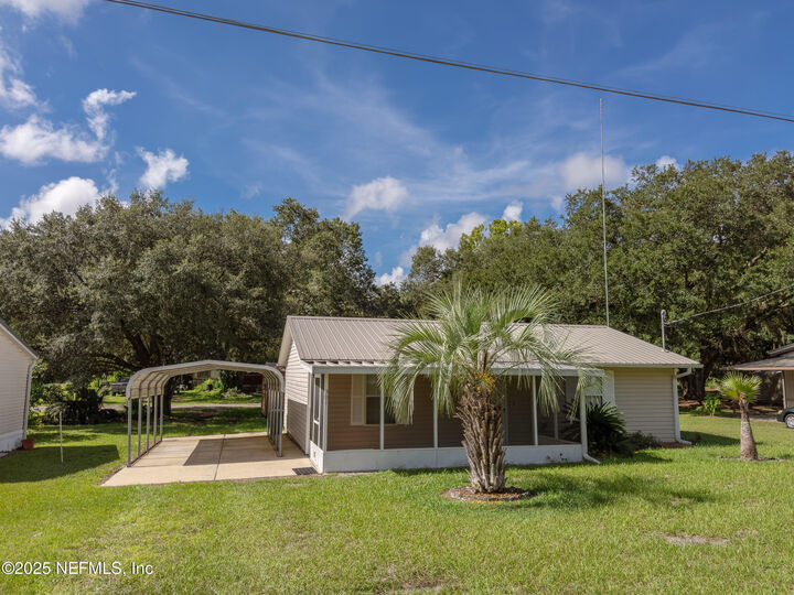 Property Photo: 301 Hamilton Road FL 32189
