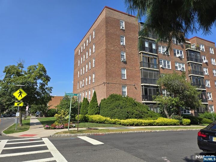 Property Photo: 5 Roosevelt Place 1F NJ 07042