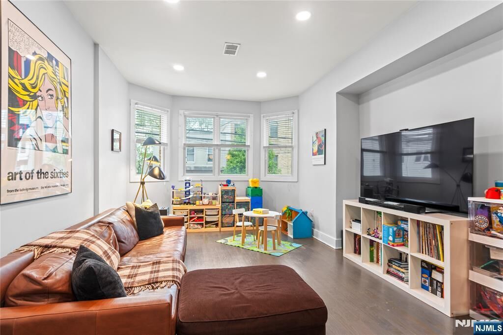 Property Photo:  172 South Street B  NJ 07307 