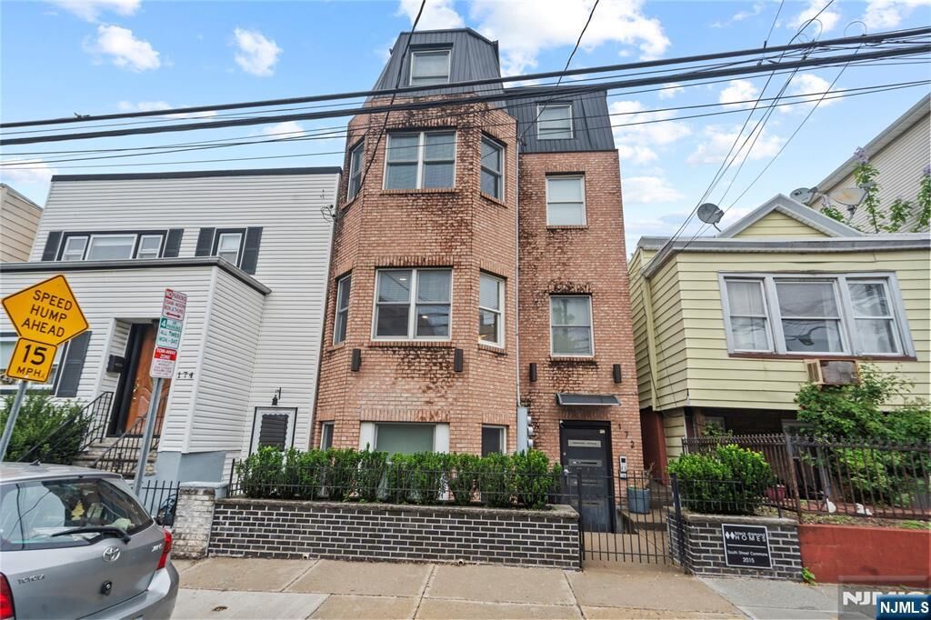 Property Photo:  172 South Street B  NJ 07307 