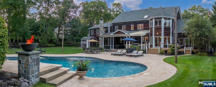 Property Photo:  18 Autumn Court  NJ 07458 