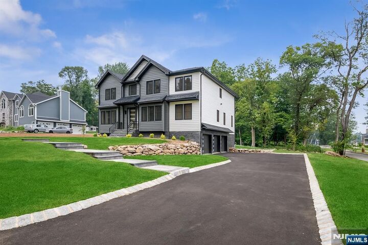 Property Photo:  11 Eagles Nest Terrace  NJ 07480 