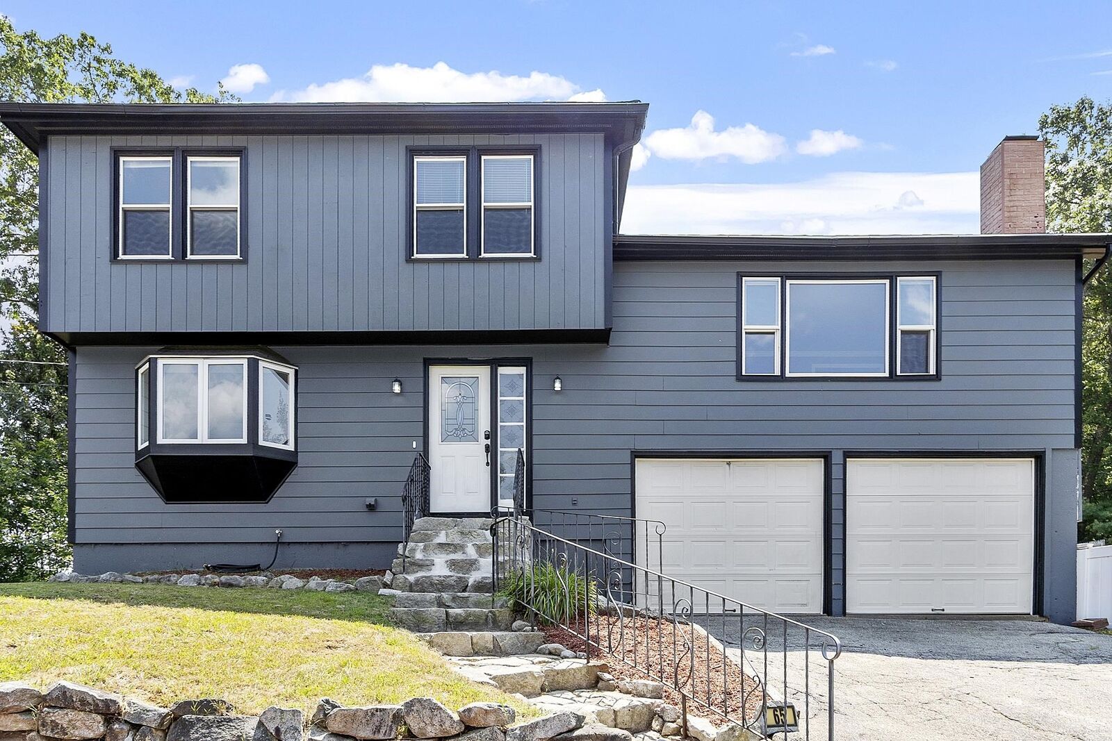 Property Photo:  65 Lindstrom Lane  NH 03104 