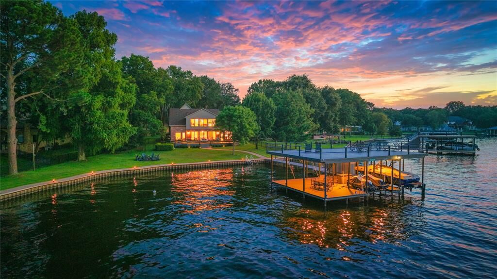 Property Photo: 636 Turner Drive TX 75163