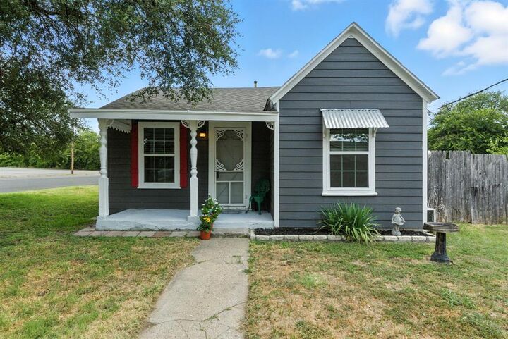 Photo de la propriété:  714 N Walnut Street  TX 76086 