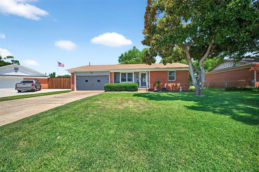 Property Photo:  2815 Sunset Street  TX 75020 