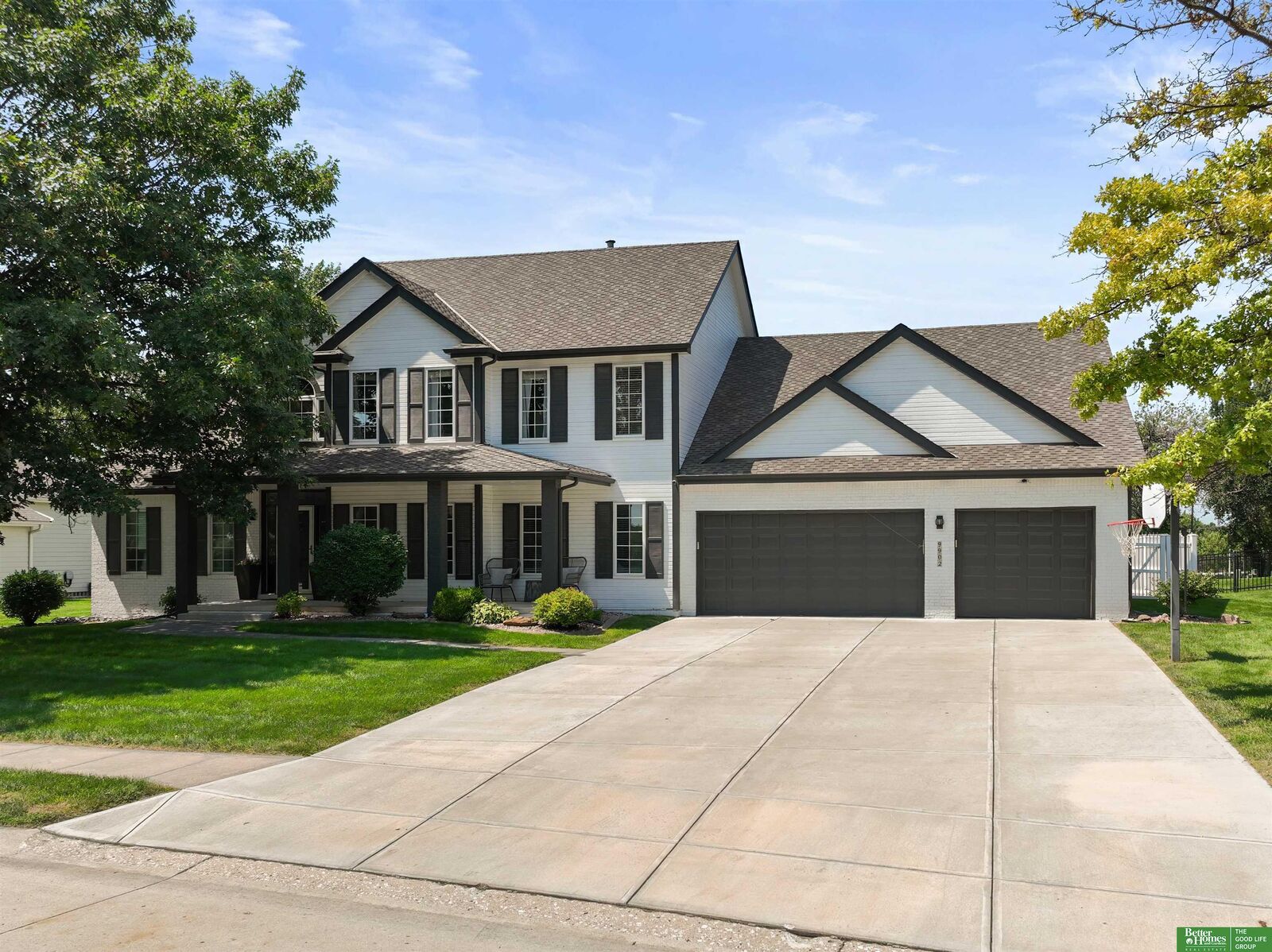 Property Photo: 9902 S 173 Circle NE 68136