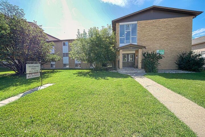 Property Photo: 4811 55 Street 202 AB T4N 2J2