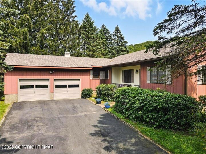Property Photo: 1607 Sullivan Trail PA 18372
