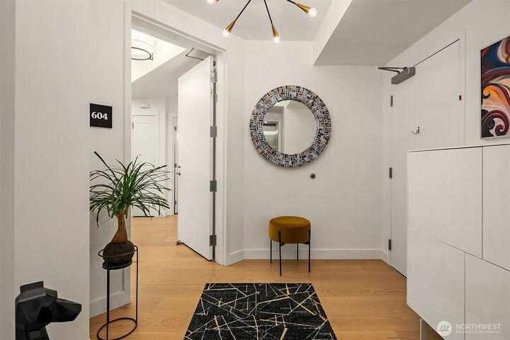 Property Photo: 1920 4th Avenue 604 WA 98101