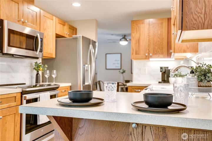 Property Photo:  4714  Fairwood Boulevard NE 1704  WA 98422 