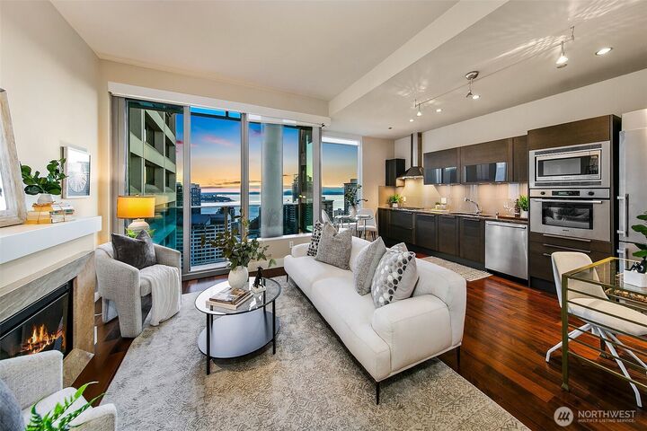 Property Photo:  737  Olive Way 3710  WA 98101 