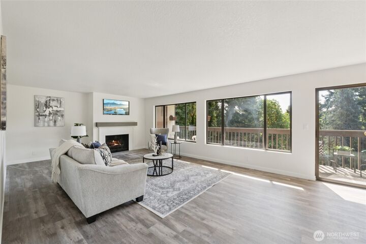 Property Photo:  18210  15th Avenue NE 203  WA 98155 