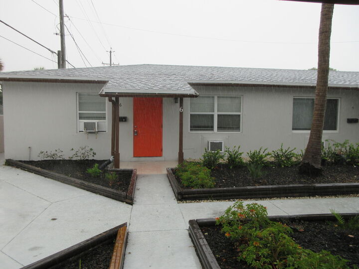 Property Photo:  1415 N J Street 6  FL 33460 