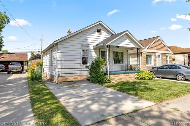 Property Photo: 1644 Liberty Avenue MI 48146