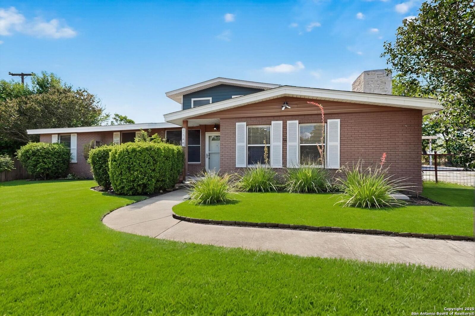 Property Photo: 7140 Tree Bend TX 78263