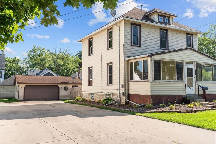 Property Photo: 607 Washington Street WI 53534
