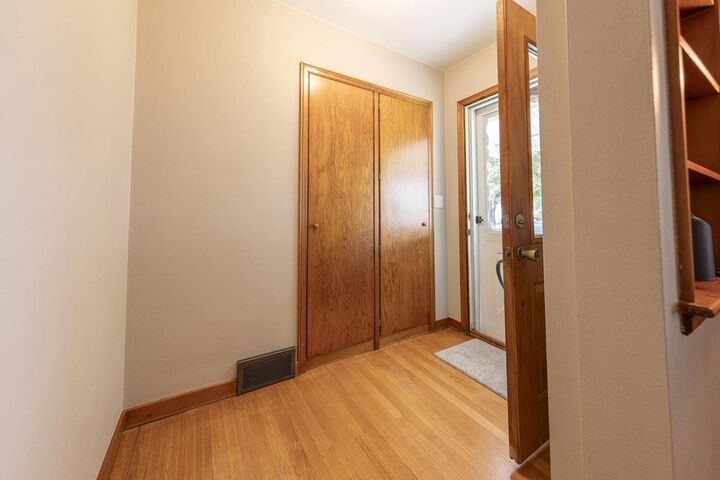 Property Photo:  1421 Maple Avenue  WI 53548 