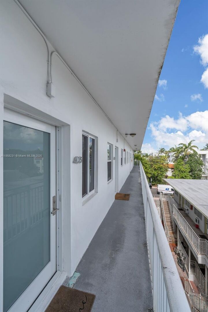 Property Photo: 1519 Drexel Ave 403 FL 33139