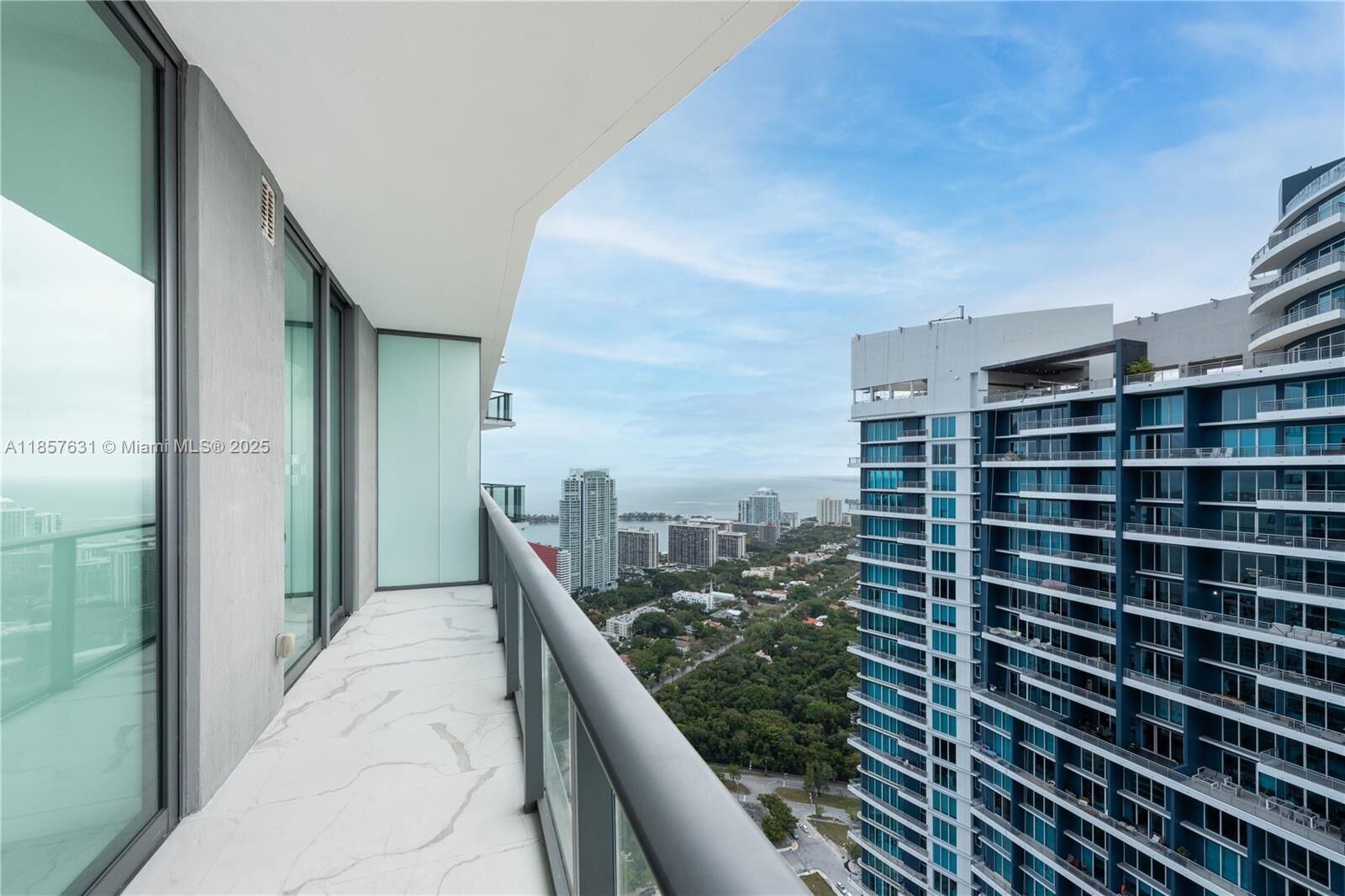 Property Photo: 1300 S Miami Ave Ph4909 FL 33130