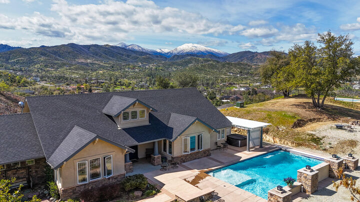 Property Photo: 16281 Valparaiso Way CA 96001