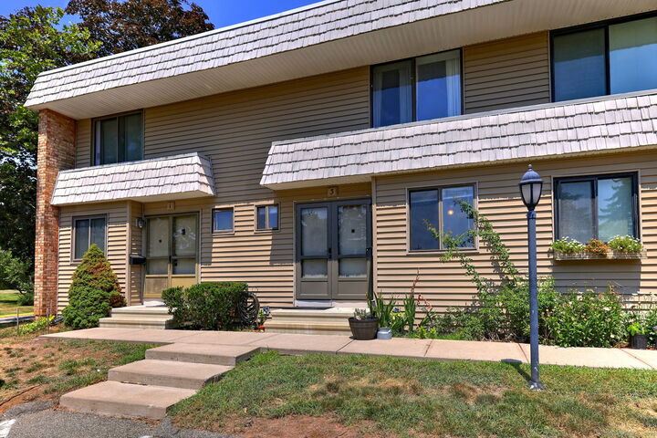 Property Photo:  3 Cedarland Court 3  CT 06416 