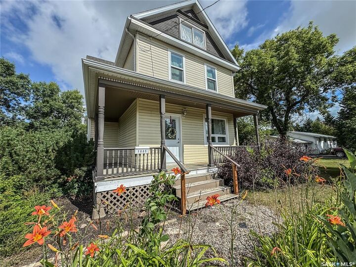 Property Photo:  1005 Woodward Avenue  SK S0G 2K0 