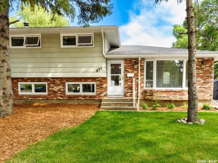 Property Photo:  839 McIntosh Street N  SK S4R 6H1 