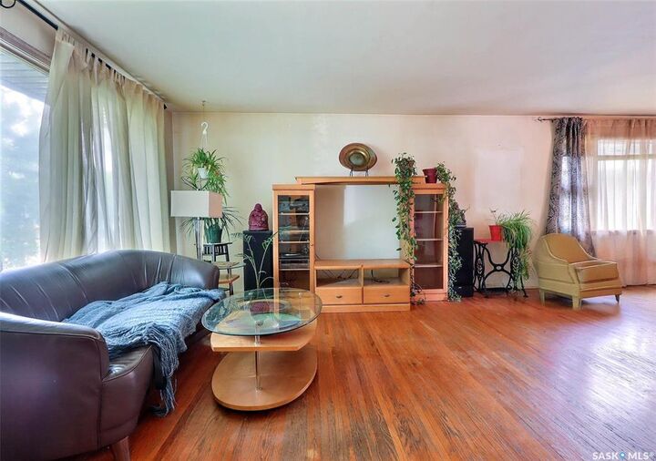 Property Photo:  348 22nd Street W  SK S6V 4K4 