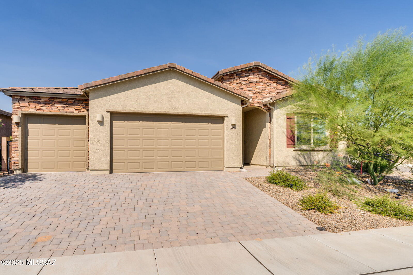Property Photo:  5190 W Ridgemont Court  AZ 85742 