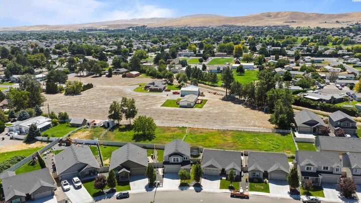 Property Photo:  2237 W 23rd Ave  WA 99337 