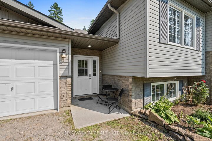 Photo de la propriété: 845 Pinery Road ON K7A 4S7