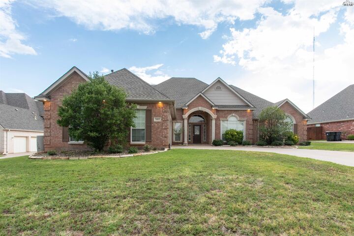Property Photo: 3 Desert Willow Court TX 76309