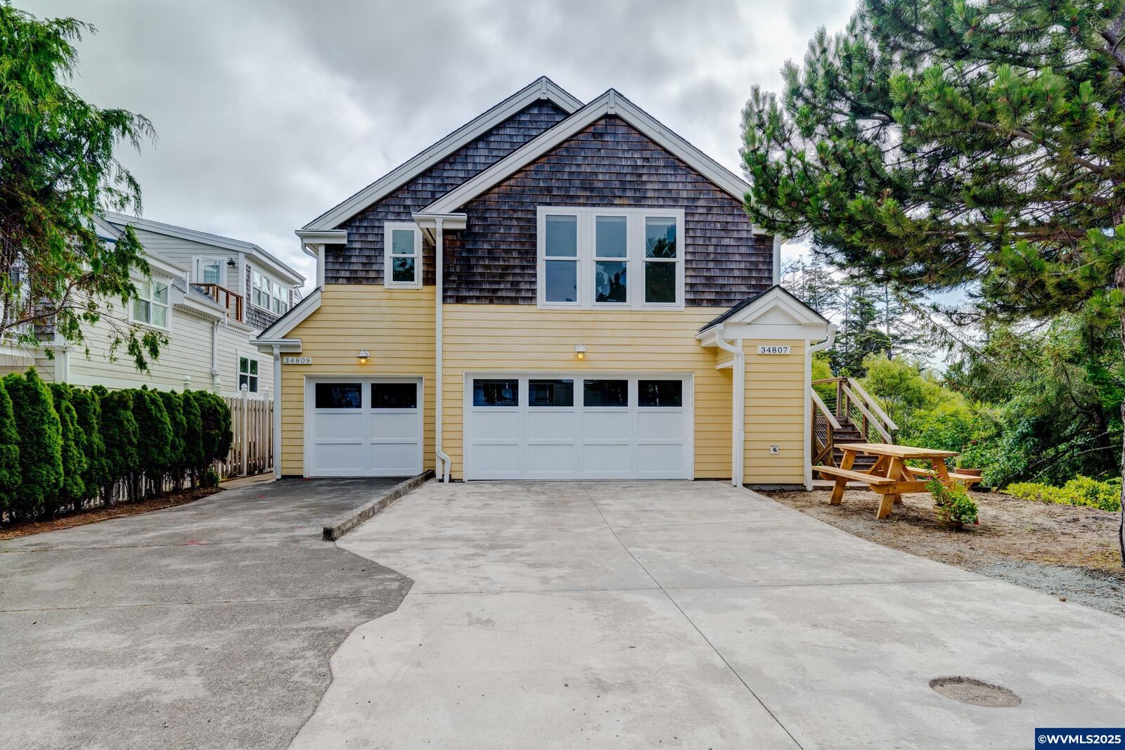 Property Photo: 34807 Necarney (-34809) Bl OR 97130